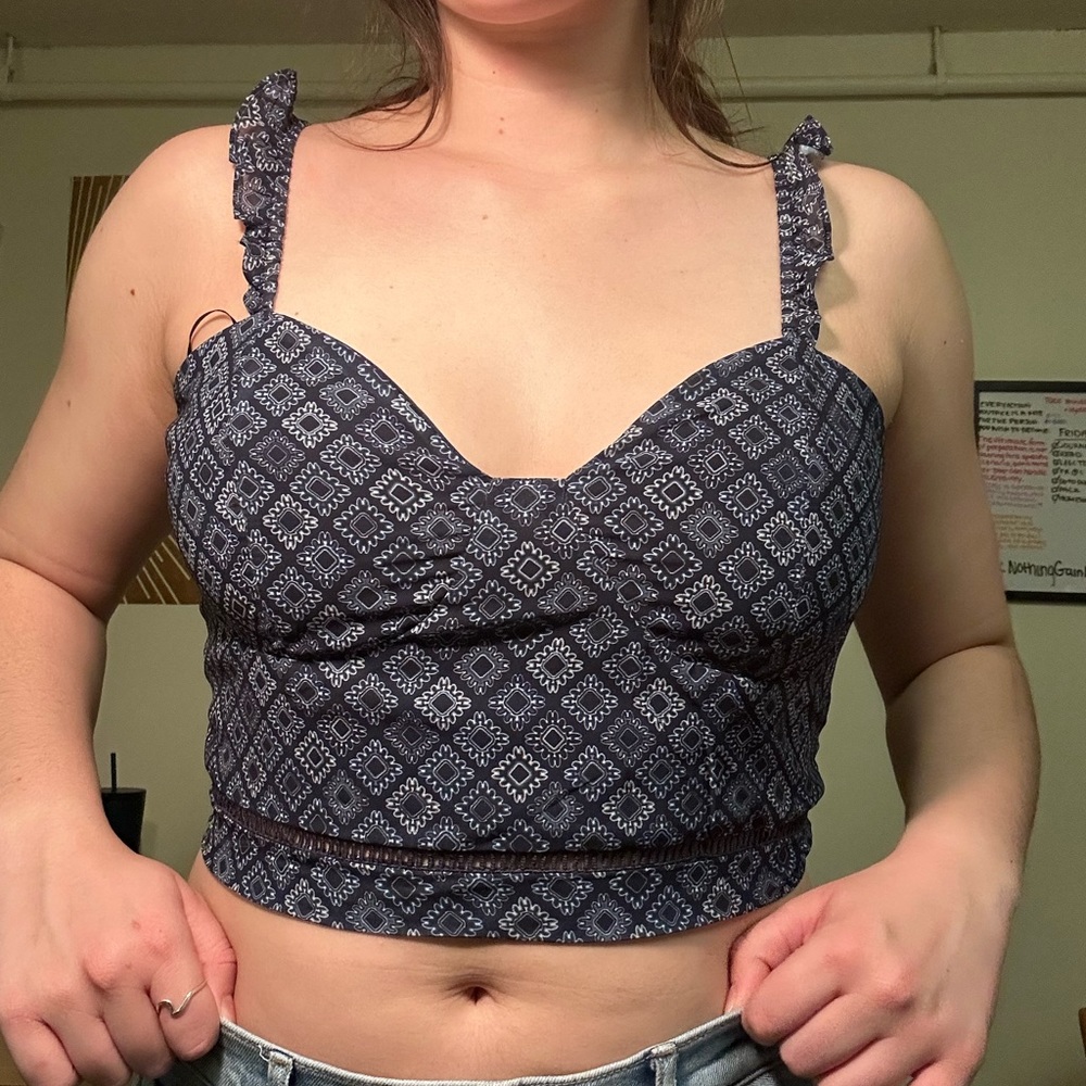 Kendall + Kylie blue patterned crop top size XL